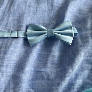 Light blue bow tie